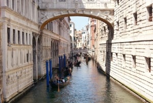 Venezia: tour di gruppo guidato di un giorno dal Lago di Garda