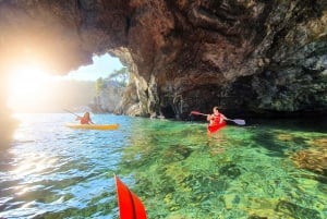 La Spezia: Tour in kayak e grotte al tramonto, bagno e aperitivo
