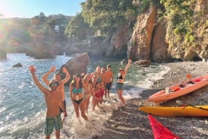 La Spezia : Excursion en kayak au coucher du soleil et dans les grottes, baignade et apéritif