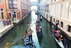 Da Milano: tour guidato di un giorno a Venezia con giro in barca