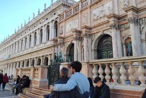 Da Milano: tour guidato di un giorno a Venezia con giro in barca