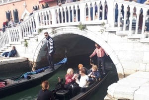 Da Milano: tour guidato di un giorno a Venezia con giro in barca