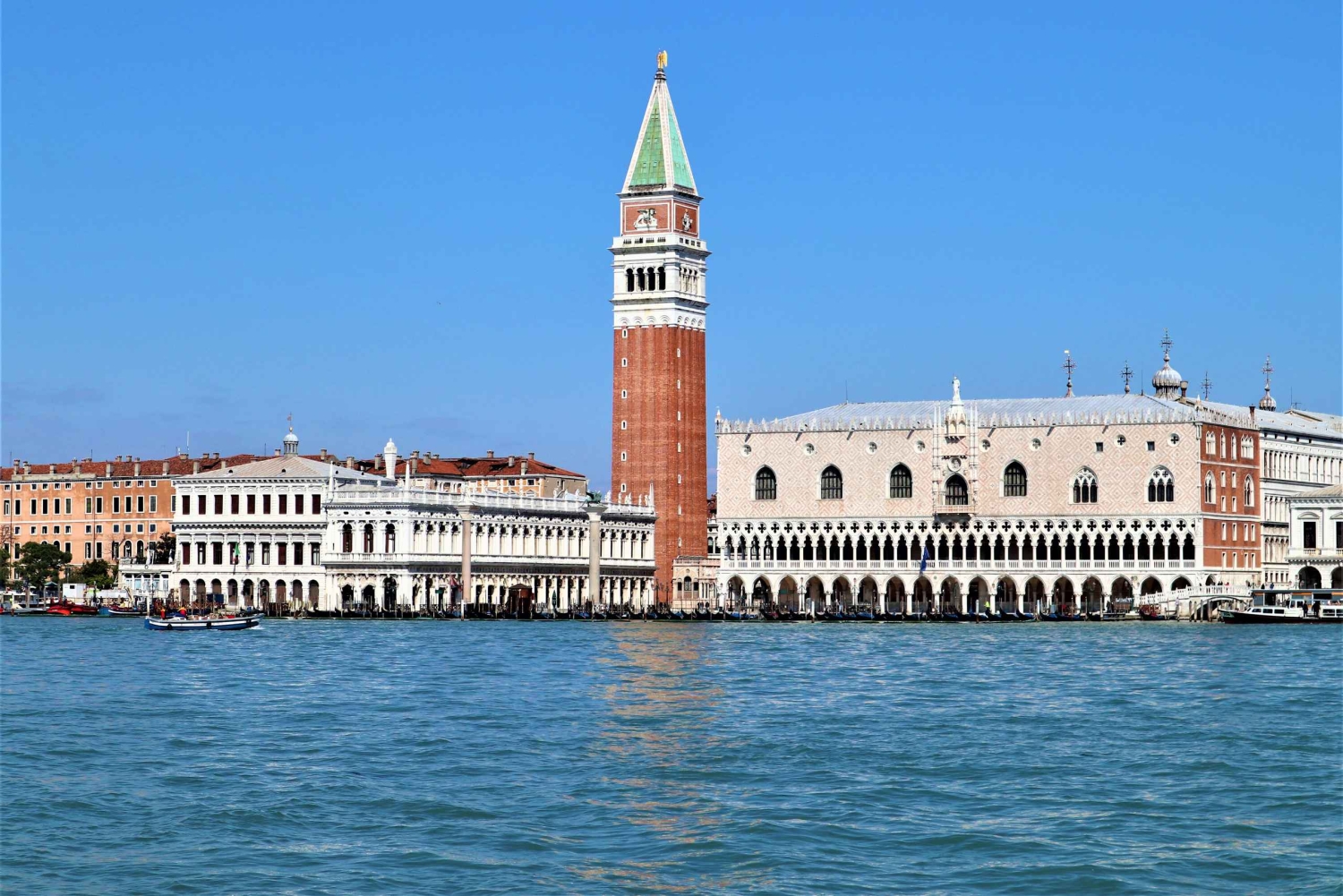 From Punta Sabbioni: Murano and Burano with stops