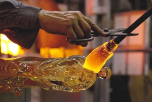 Depuis Venise : visite d'une verrerie de Murano avec bateau, démonstration et cadeau