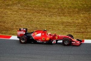 ヴェネツィア発：チケットとランチ付きフェラーリのプライベート ツアー