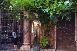 Von Venedig aus: Verona Rundgang mit Transport