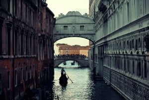 Venice: Gondola Meet and Share Platform App with Commentary