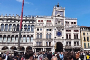 ركوب الجندول وجولة سيراً على الأقدام في البندقية