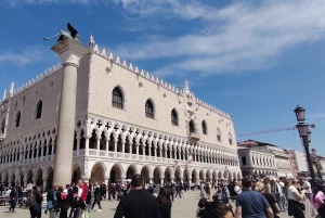 ركوب الجندول وجولة سيراً على الأقدام في البندقية