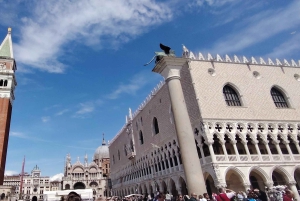 ركوب الجندول وجولة سيراً على الأقدام في البندقية