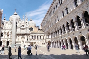 ركوب الجندول وجولة سيراً على الأقدام في البندقية