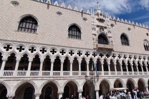 Giro in gondola e tour a piedi di Venezia