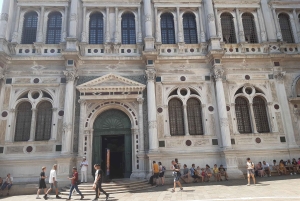 Giro in gondola e tour a piedi di Venezia