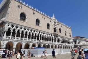 Giro in gondola e tour a piedi di Venezia