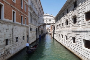 Giro in gondola e tour a piedi di Venezia