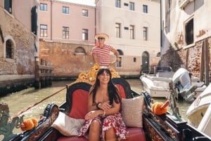 Private Photoshoot of Your Gondola Ride in Venice