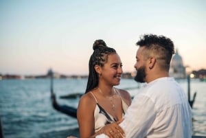 Private Photoshoot of Your Gondola Ride in Venice