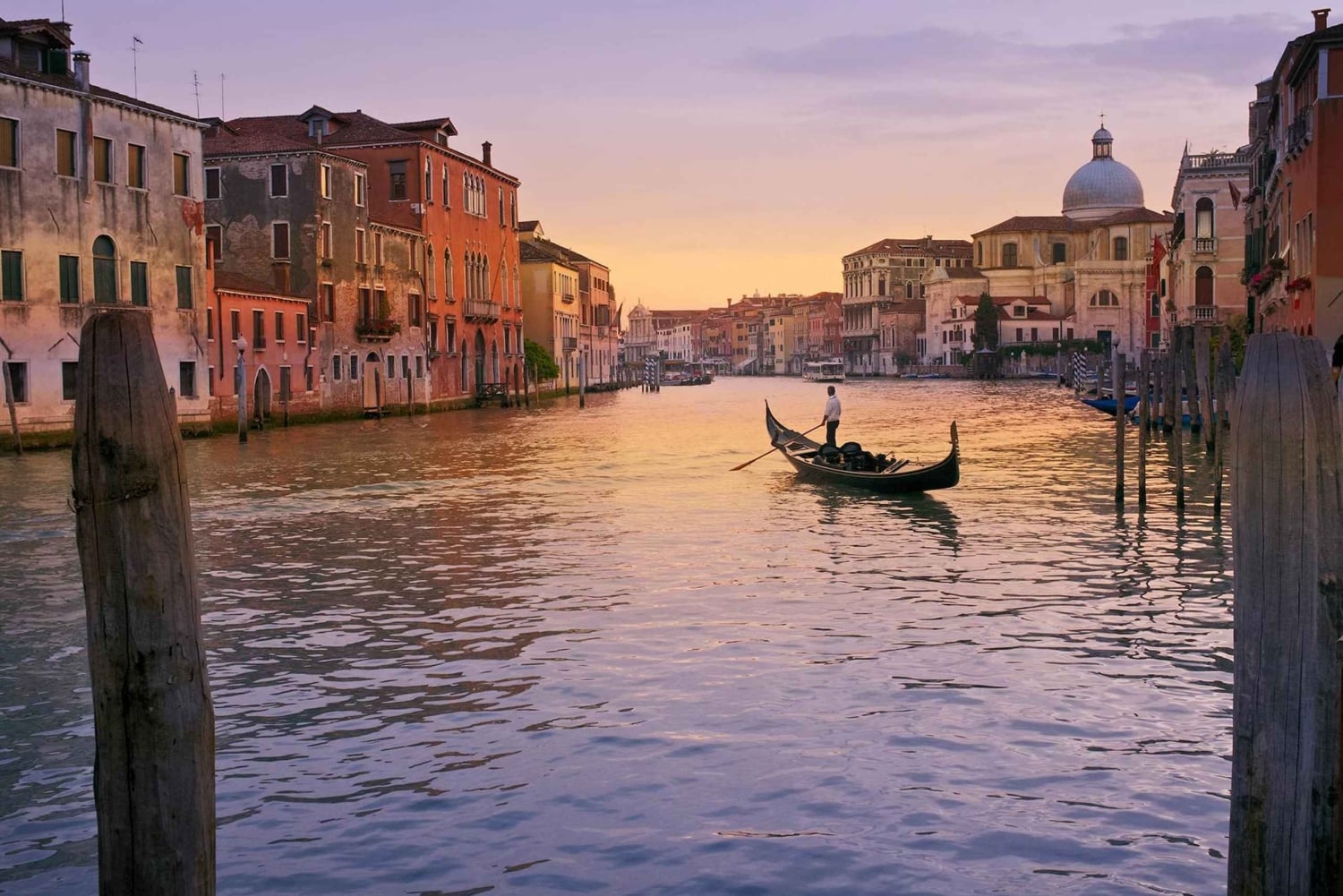 Serenata de gôndola: Romance nas águas venezianas Privado