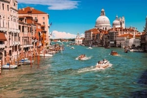 Gondola Serenade: Romance on Venetian Waters Private