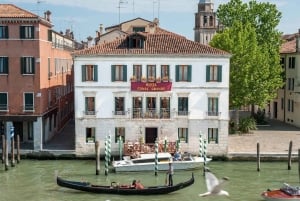Serenata de gôndola: Romance nas águas venezianas Privado