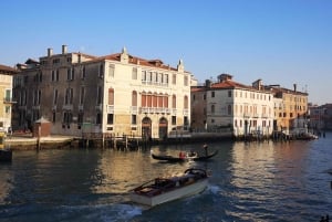 Serenata de gôndola: Romance nas águas venezianas Privado