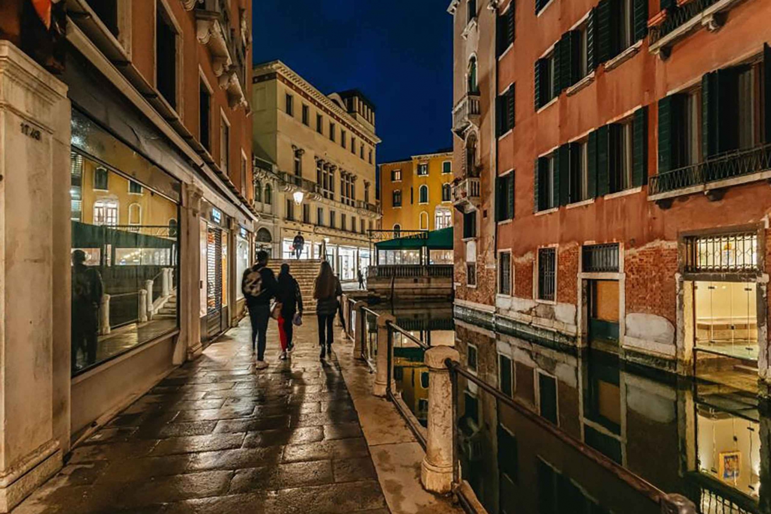 Haunted Venetian Nights: Explore the Ghostly Secrets