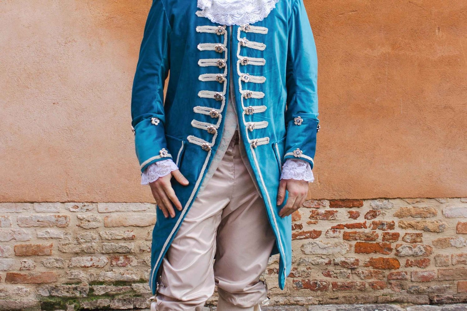 Historical Costume in Venice for 24 hours