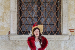Historical Costume in Venice for 24 hours