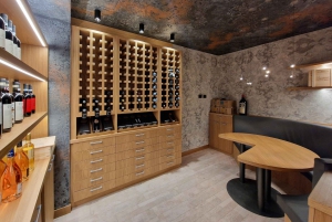 Italialaisen viinin ja juuston maistelu