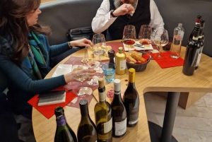 Italialaisen viinin ja juuston maistelu