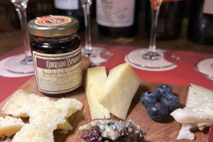 Italialaisen viinin ja juuston maistelu