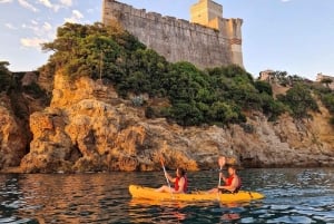 La Spezia: Sunset Kayak & Caves Tour w/ Swimming & Aperitif
