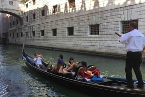 Morning Venice: Doge’s Palace, Castello, & Gondola Cruise