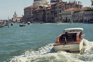 Murano:Passeio de barco, demonstração de vidro soprado e visita à fábrica