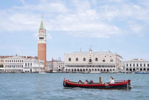 Murano, Burano e Torcello: passeio de barco tradicional com regresso ao pôr do sol