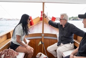 ムラーノ、ブラーノ、トルチェッロ：伝統的なボートで夕日を眺めながらお帰りください