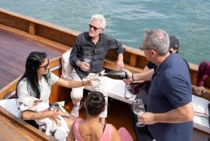 ムラーノ、ブラーノ、トルチェッロ：伝統的なボートで夕日を眺めながらお帰りください