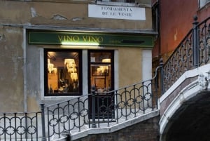 Venice: Gondola Ride and Dinner Experience