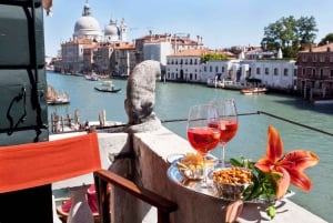 Venice: Romantic Palace Dinner and Private Gondola Ride