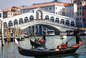 Expérience privée en gondole : découvrez les voies navigables de Venise