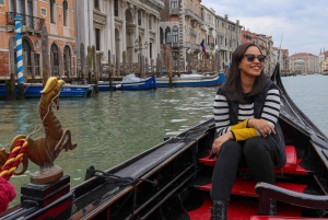 Expérience privée en gondole : découvrez les voies navigables de Venise
