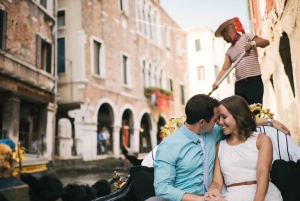 Expérience privée en gondole : découvrez les voies navigables de Venise