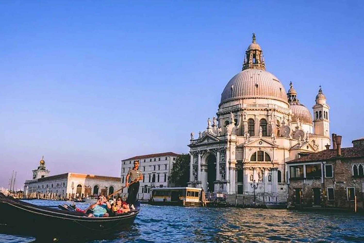 Serenata privata in gondola: Notte romantica a Venezia