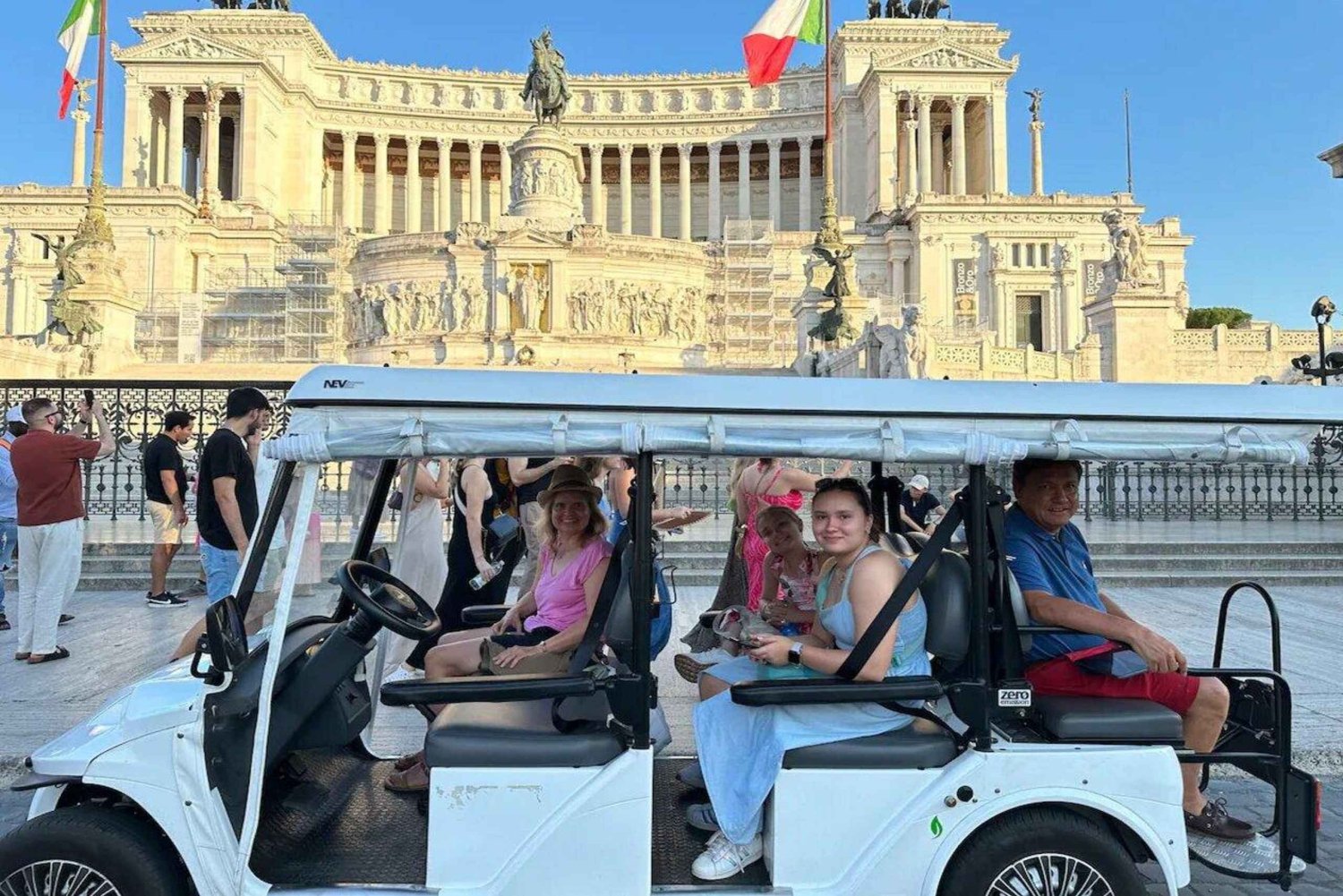 Tour privato in golf cart a Roma con guida locale
