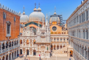Private Walking Tour of Venice's Old Town with Gondola Ride