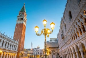 Private Walking Tour of Venice's Old Town with Gondola Ride