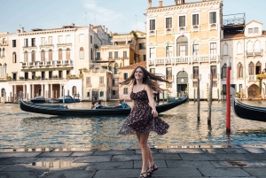 Professional Photoshoot in Venice: Rialto Bridge