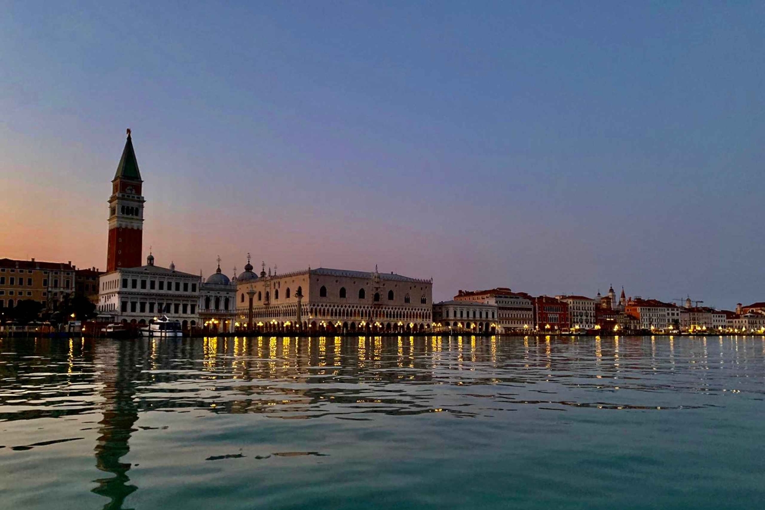Punta Sabbioni - Venedig bei Sonnenuntergang: Bootstour mit Aperitif