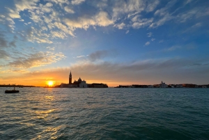 Punta Sabbioni - Venedig bei Sonnenuntergang: Bootstour mit Aperitif