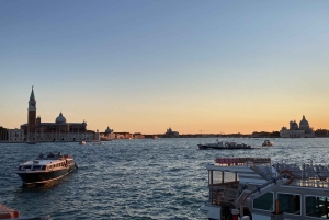 Punta Sabbioni - Venedig bei Sonnenuntergang: Bootstour mit Aperitif